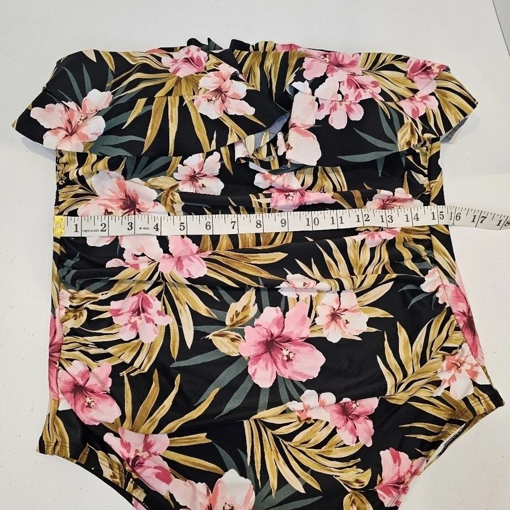 Kona Sol Floral Swimsuit Women's Size 14 Floral Slimming Rouched Beach - Picture 2 of 6
